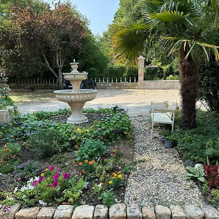 Chateau La Croix De Millorit فندق مبيت وإفطار Bayon-Sur-Gironde
