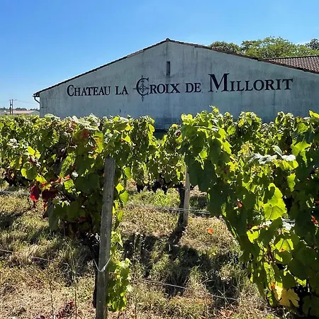 Chateau La Croix De Millorit فندق مبيت وإفطار Bayon-Sur-Gironde