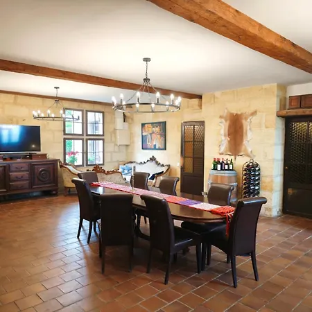 فندق مبيت وإفطار Chateau La Croix De Millorit Bayon-Sur-Gironde