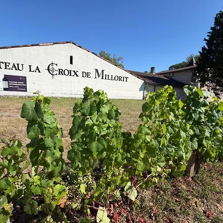 فندق مبيت وإفطار Chateau La Croix De Millorit 3*